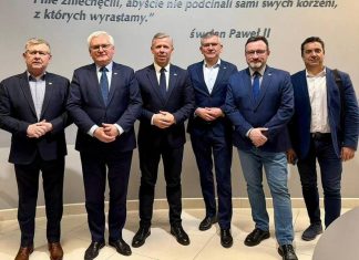 Koniec urzędowania, powrót do polityki? Tomasz Urynowicz wchodzi do nowego projektu