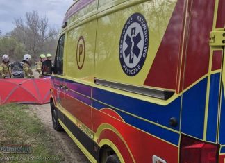 Wypadek quada w Chełmie – pojazd w Rabie, 22-latek zabrany do szpitala – ZDJĘCIA