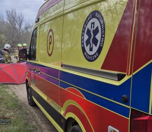 Wypadek quada w Chełmie – pojazd w Rabie, 22-latek zabrany do szpitala – ZDJĘCIA