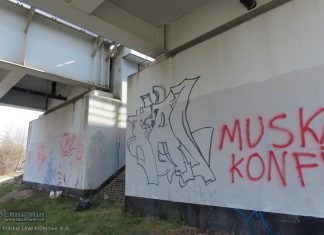 Bochnia. Wandale musieli usunąć swoje graffiti z wiaduktu kolejowego