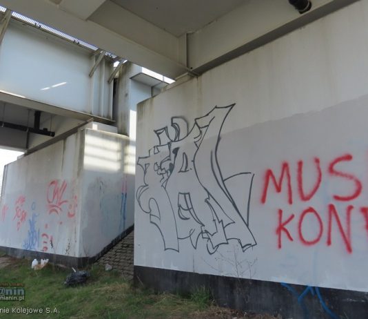 Bochnia. Wandale musieli usunąć swoje graffiti z wiaduktu kolejowego