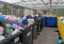 Os. Niepodległości: Nieodebrane odpady zalegają w altanach śmietnikowych