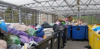 Os. Niepodległości: Nieodebrane odpady zalegają w altanach śmietnikowych