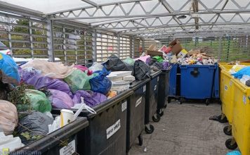 Os. Niepodległości: Nieodebrane odpady zalegają w altanach śmietnikowych