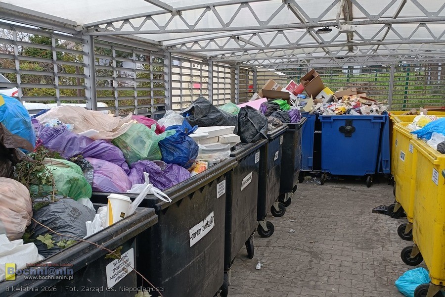 Os. Niepodległości: Nieodebrane odpady zalegają w altanach śmietnikowych