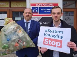 Bochnia. Z workiem butelek przed biurem posła PiS. Konfederacja: Polacy są traktowani jak „śmieciarze”