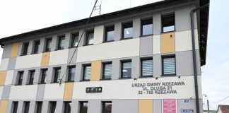 Rzezawa. Miernik jakości powietrza na Urzędzie Gminy
