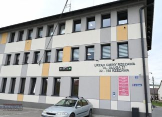 Rzezawa. Miernik jakości powietrza na Urzędzie Gminy