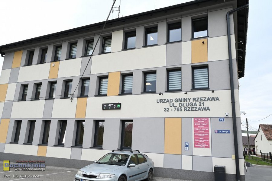 Rzezawa. Miernik jakości powietrza na Urzędzie Gminy