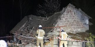 Wybuch butli gazowej w Jadownikach. Budynek częściowo zawalony