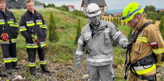 Tłumy na pogrzebie strażaka z OSP Trąbki. Bogdan Ulman pośmiertnie odznaczony, trwa zbiórka dla rodziny