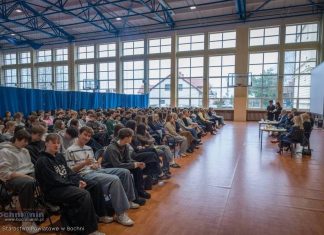 Przedsiębiorcza młodzież gotowa na wyzwania – panel dyskusyjny w I LO Bochnia