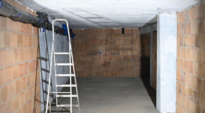 Bochnia. W piwnicach „Piątki” powstaje strzelnica. Potrzebne środki na wyposażenie