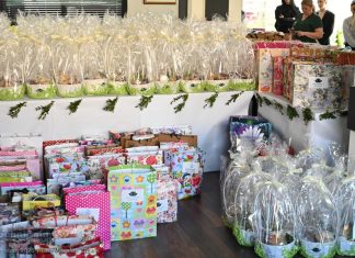 Wielkanocny koszyk w Bochni. Świąteczna pomoc trafiła do potrzebujących mieszkańców – ZDJĘCIA