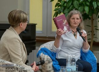 Bochnia. Spotkanie z Sabiną Jakubowską i promocja książki „Położne” – ZDJĘCIA