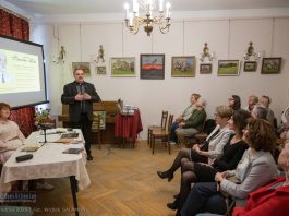 Bochnia. Wernisaż i wieczór wspomnień o Stanisławie Tkaczu – ZDJĘCIA