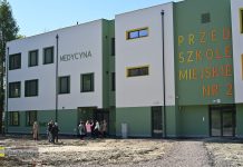 Bochnia. Radni z wizytą na osiedlu Niepodległości. Centrum usług społecznych w końcowej fazie budowy – ZDJĘCIA
