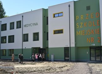 Bochnia. Radni z wizytą na osiedlu Niepodległości. Centrum usług społecznych w końcowej fazie budowy – ZDJĘCIA
