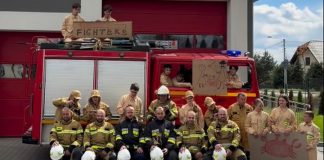 Strażacy z Baczkowa ogolili głowy na łyso, by wesprzeć chore dzieci i akcję Łatwoganga