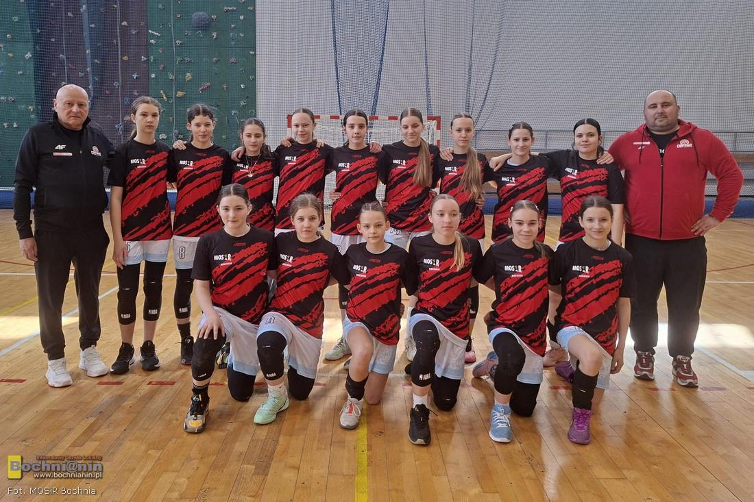 MOSiR Bochnia 12. drużyną w Polsce. Świetny wynik młodych koszykarek