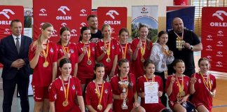 SP 5 Bochnia mistrzem Małopolski! Przepustka do krajowego finału, a Tosia i Sara pojadą na camp z zawodnikiem NBA