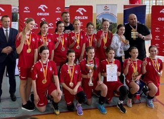 SP 5 Bochnia mistrzem Małopolski! Przepustka do krajowego finału, a Tosia i Sara pojadą na camp z zawodnikiem NBA