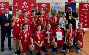 SP 5 Bochnia mistrzem Małopolski! Przepustka do krajowego finału, a Tosia i Sara pojadą na camp z zawodnikiem NBA