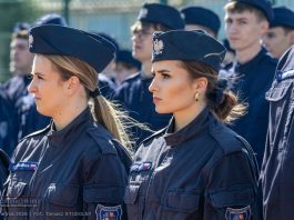 II LO w Bochni. Pożegnanie klasy mundurowej i ślubowanie pierwszoklasistów – ZDJĘCIA