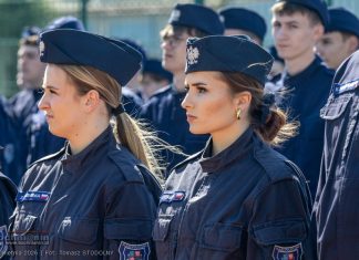 II LO w Bochni. Pożegnanie klasy mundurowej i ślubowanie pierwszoklasistów – ZDJĘCIA