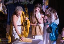 Teatr Artystokracki: „Plotki i ploteczki” – premiera pełna humoru i mitologicznych odniesień – ZDJĘCIA