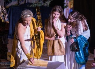 Teatr Artystokracki: „Plotki i ploteczki” – premiera pełna humoru i mitologicznych odniesień – ZDJĘCIA