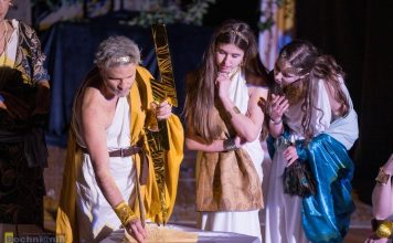 Teatr Artystokracki: „Plotki i ploteczki” – premiera pełna humoru i mitologicznych odniesień – ZDJĘCIA