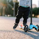 🔸 Hulajnoga dla dziecka – jak mądrze wybrać sprzęt?