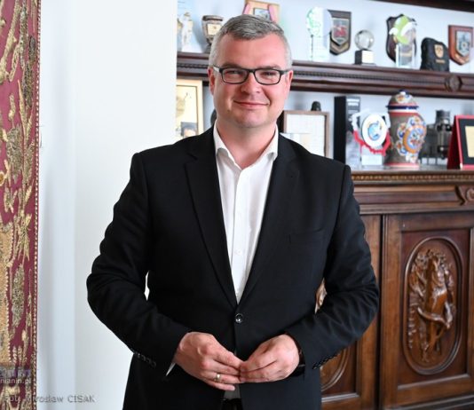 Burmistrz Niepołomic Michał Hebda: „Od początku kadencji pozyskaliśmy już ok. 150 mln zł” – WYWIAD