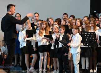 Bochnia. Szkoła Podstawowa nr 7 świętowała jubileusz 30-lecia nadania imienia Jana Pawła II – ZDJĘCIA