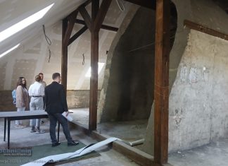 Bochnia. Radni zajrzeli na strych MDK. To miejsce może zyskać nowe życie – ZDJĘCIA