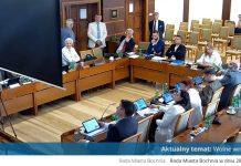 Burmistrz i urzędnicy wyszli z sali podczas sesji. Przewodniczący oskarżył o manipulację dokumentami