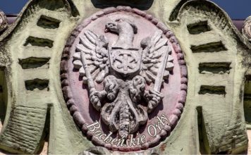 Biblioteka w Bochni. Spotkanie wokół wystawy „Bocheńskie Orły. Historia miasta orłami pisana”
