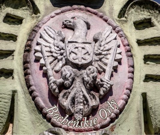 Biblioteka w Bochni. Spotkanie wokół wystawy „Bocheńskie Orły. Historia miasta orłami pisana”