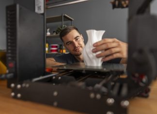 🔸 Jak wybrać najlepszą drukarkę 3D do swoich potrzeb?