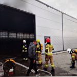 Pożar magazynu w Dołędze. Na miejsce skierowano grupę chemiczną