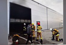 Pożar magazynu w Dołędze. Na miejsce skierowano grupę chemiczną