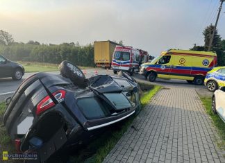 Poranny wypadek na DK75 w Czchowie. Dwa samochody wylądowały w rowie