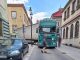 Ciężarówka zablokowała centrum Bochni. Kierowca utknął na wąskich ulicach
