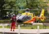Bochnia. Dwa nietypowe lądowania śmigłowca LPR. Pilot wykazał się precyzją! – ZDJĘCIA, WIDEO
