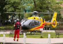 Bochnia. Dwa nietypowe lądowania śmigłowca LPR. Pilot wykazał się precyzją! – ZDJĘCIA, WIDEO