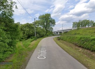 Bochnia. Będzie chodnik przy drodze nad Rabę. Miasto podpisało umowę na inwestycję za 2,3 mln zł