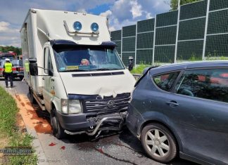 Kolizja trzech samochodów na DK75 w Okocimiu. Dwoje dzieci trafiło do szpitala na obserwację