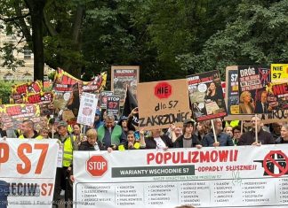 Niepołomice zaprotestowały w Krakowie – ZDJĘCIA