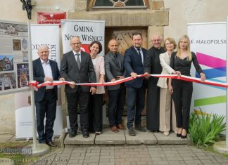 Nowy Wiśnicz uczcił 410. rocznicę lokacji miasta. Kwiaty pod pomnikiem i otwarcie wystawy – ZDJĘCIA